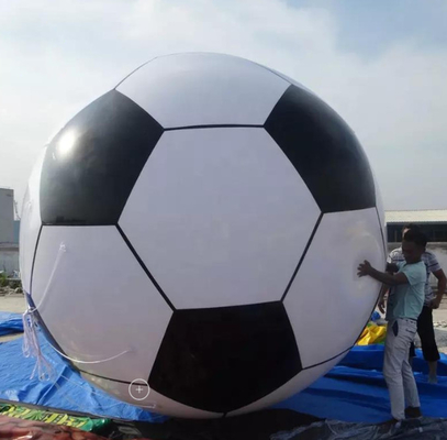 サッカーは完全な印刷を用いる巨大な広告の膨脹可能なヘリウムの気球を形づける